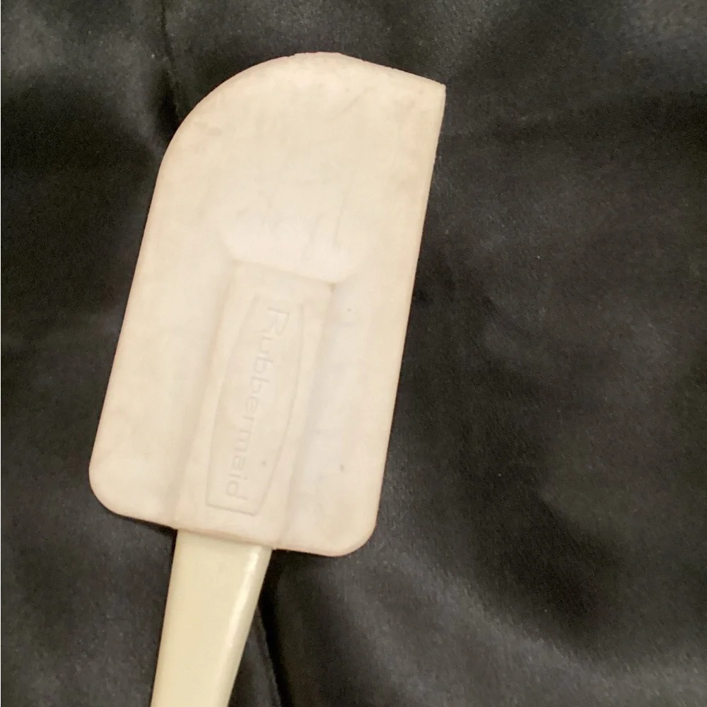 Rubbermaid 1970s bowl scrapper Rubber Spatula non heat resistant 10”